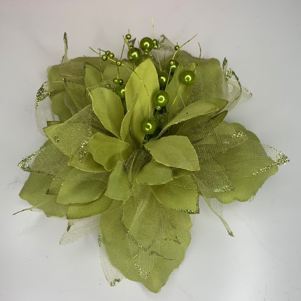 Vintage flower hair clip